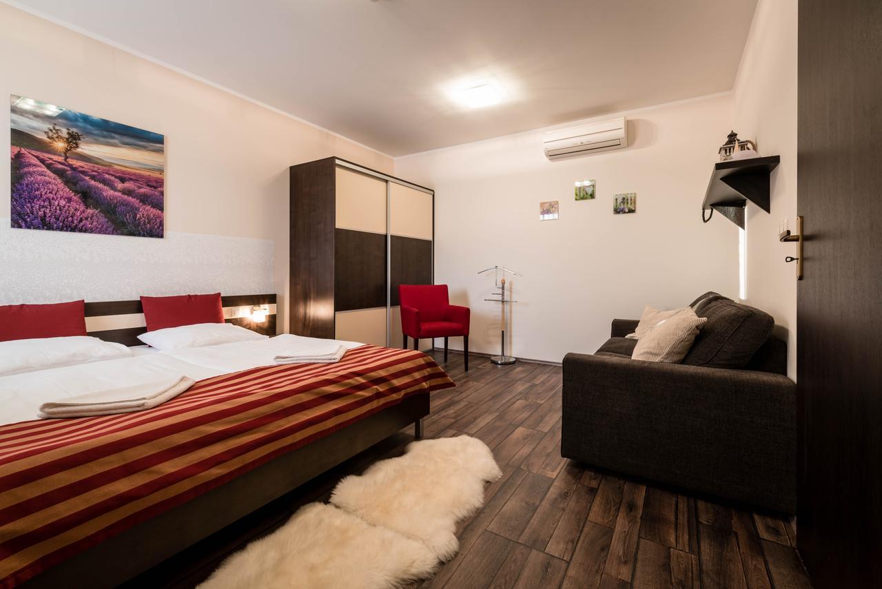 Apartman Mirka - Hotel Luka Besenova Luaran gambar